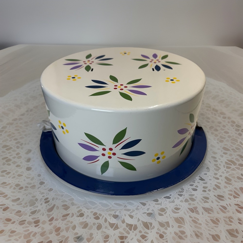 Temptations Old World Confetti Covered Cake Carrier Metal Lid Locks 11" Cake Pan